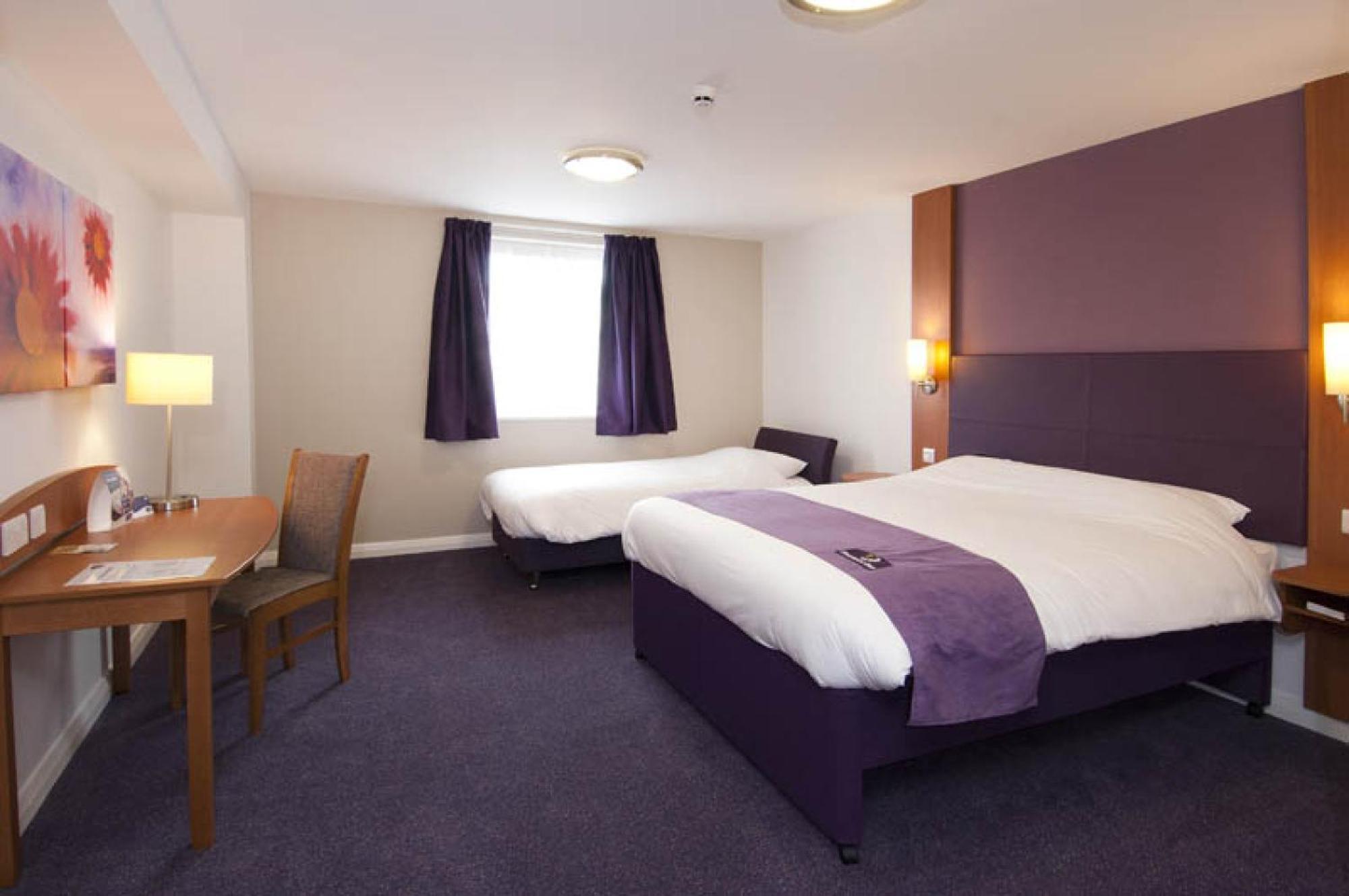 Premier Inn London Ealing Μπρέντφορντ Εξωτερικό φωτογραφία
