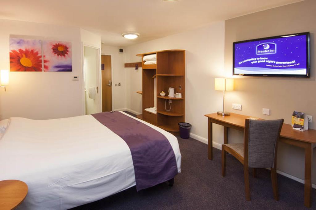Premier Inn London Ealing Μπρέντφορντ Εξωτερικό φωτογραφία