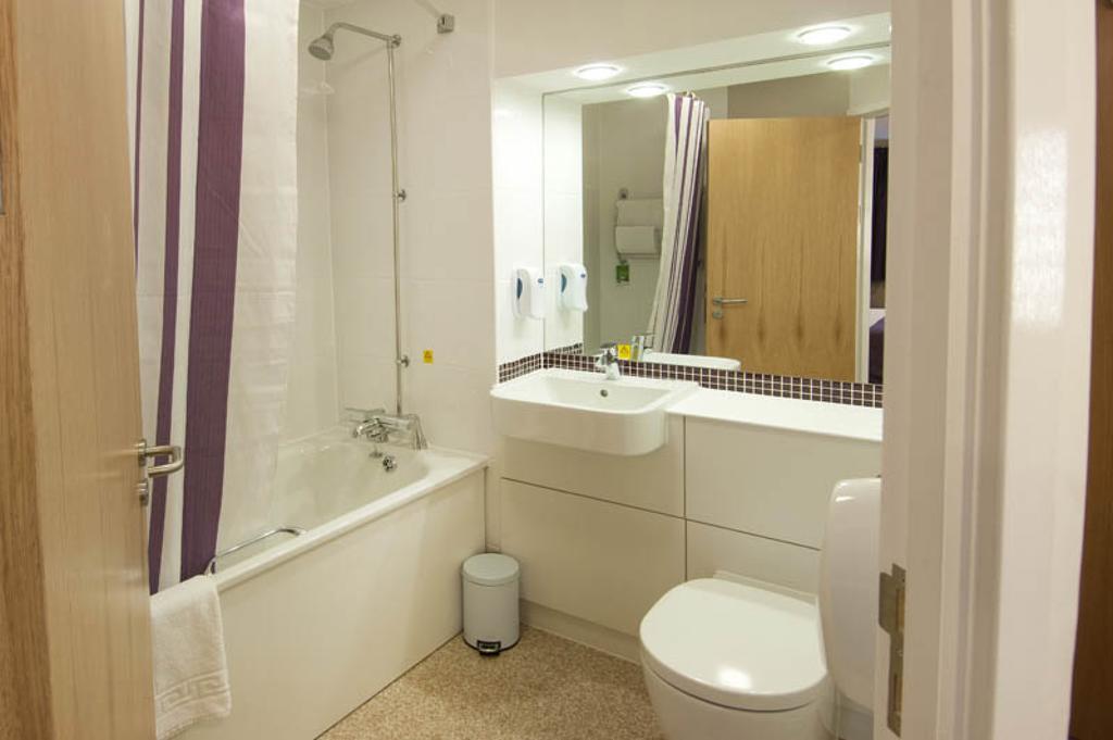 Premier Inn London Ealing Μπρέντφορντ Εξωτερικό φωτογραφία