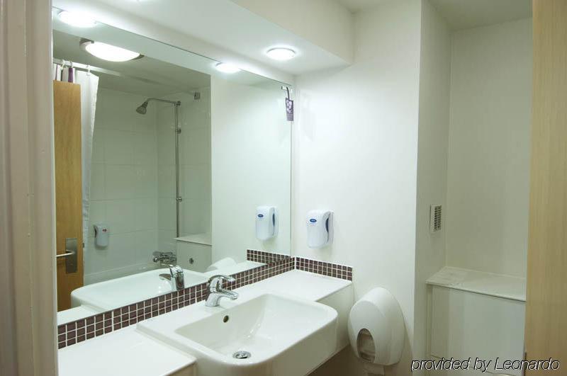 Premier Inn London Ealing Μπρέντφορντ Εξωτερικό φωτογραφία