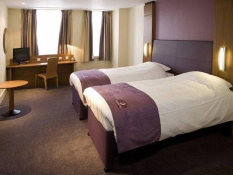 Premier Inn London Ealing Μπρέντφορντ Εξωτερικό φωτογραφία